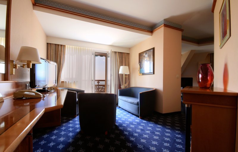 Best Western Plus Mirabeau Lausanne Suite.jpg