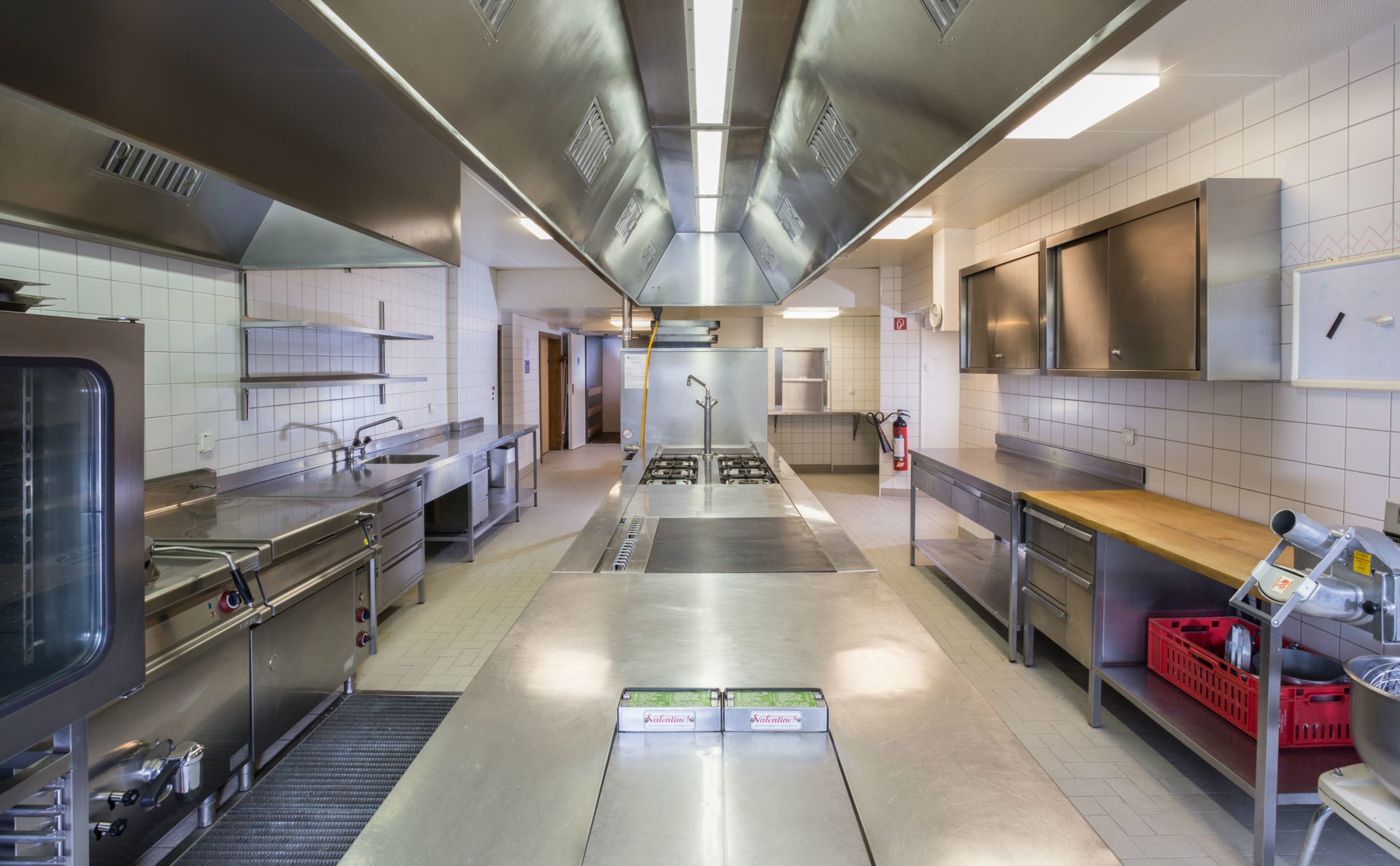 Centre De Congres Le Regent Crans Montana Cuisine 1 Ret.jpg