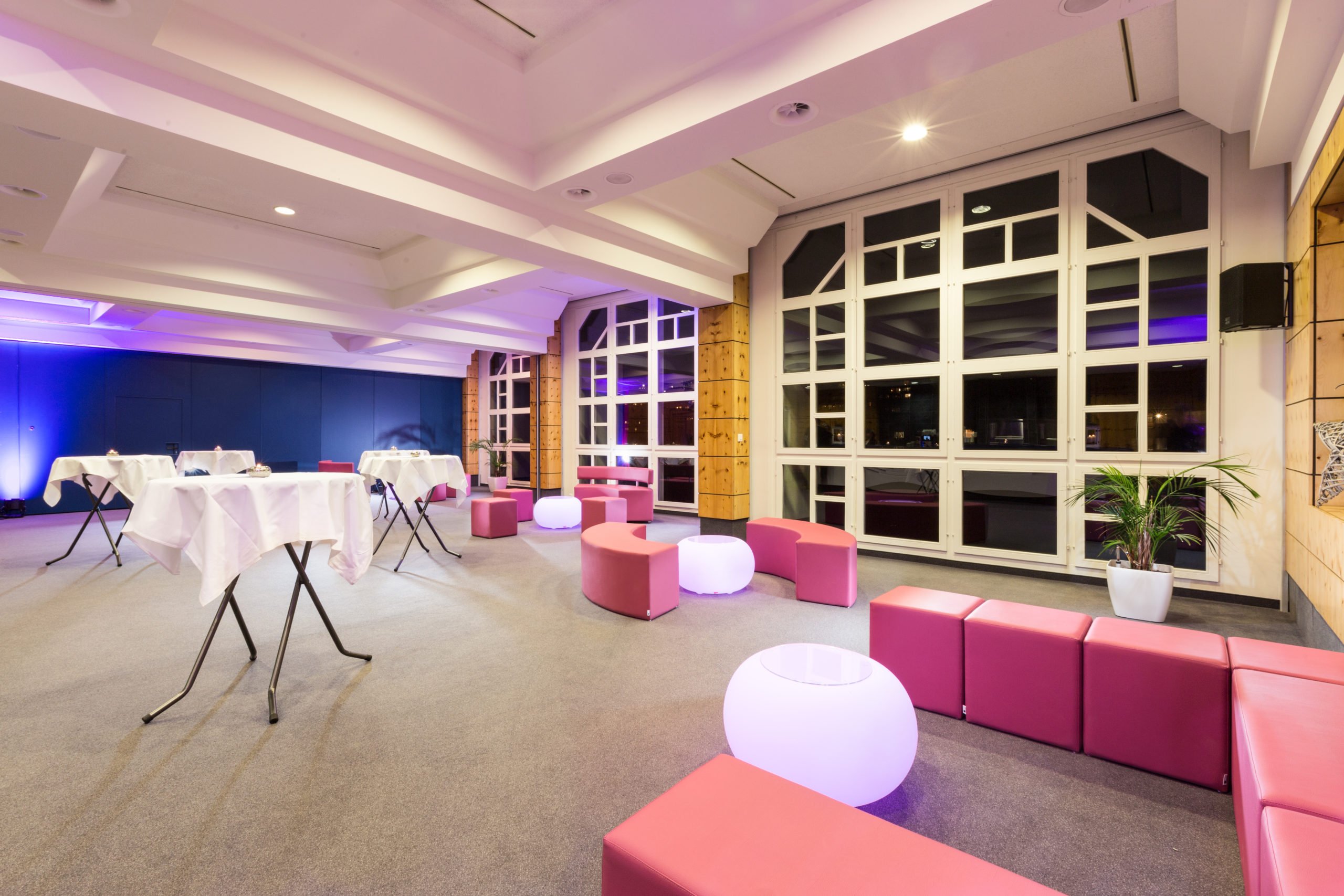 Centre De Congres Le Regent Crans Montana Lounge.jpg