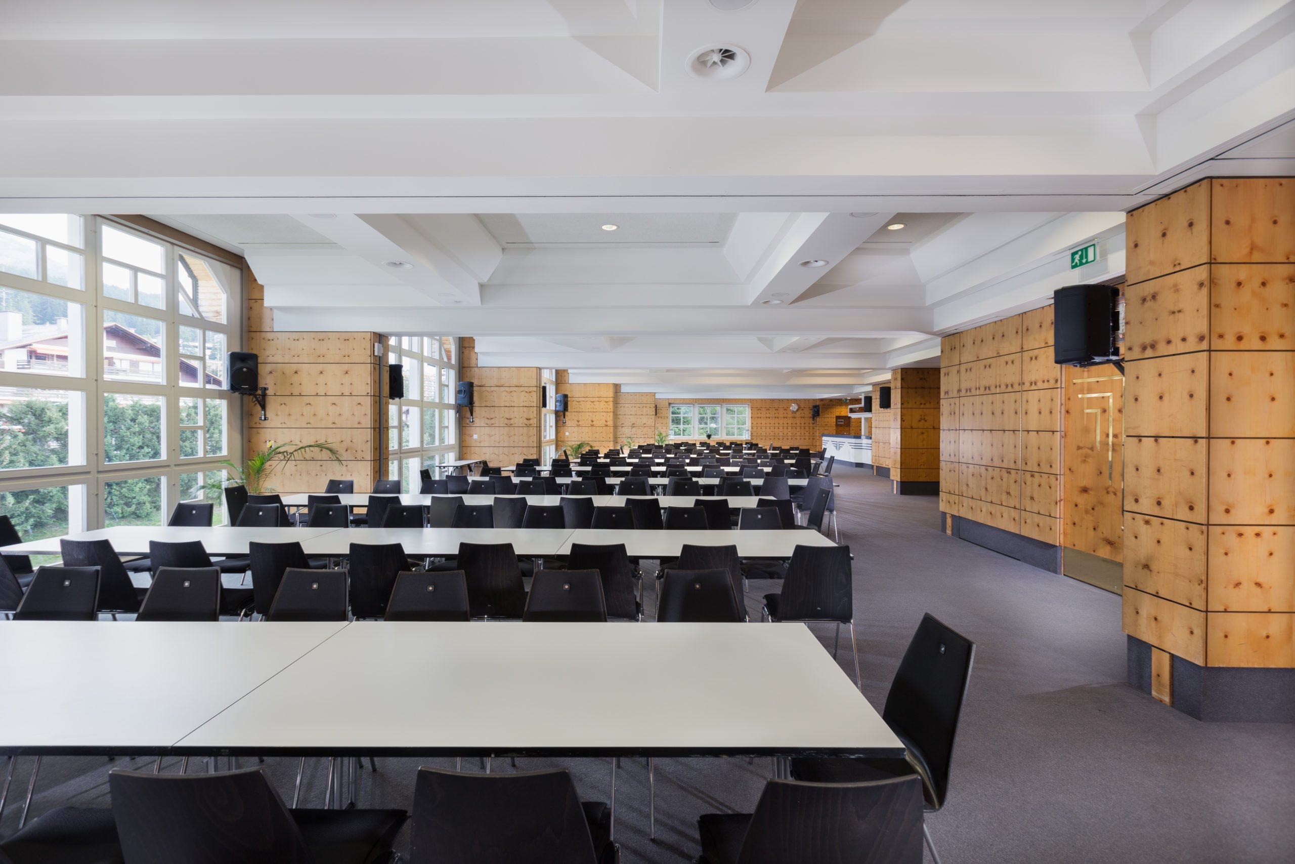 Centre De Congres Le Regent Crans Montana Salles 2 Cafet.jpg