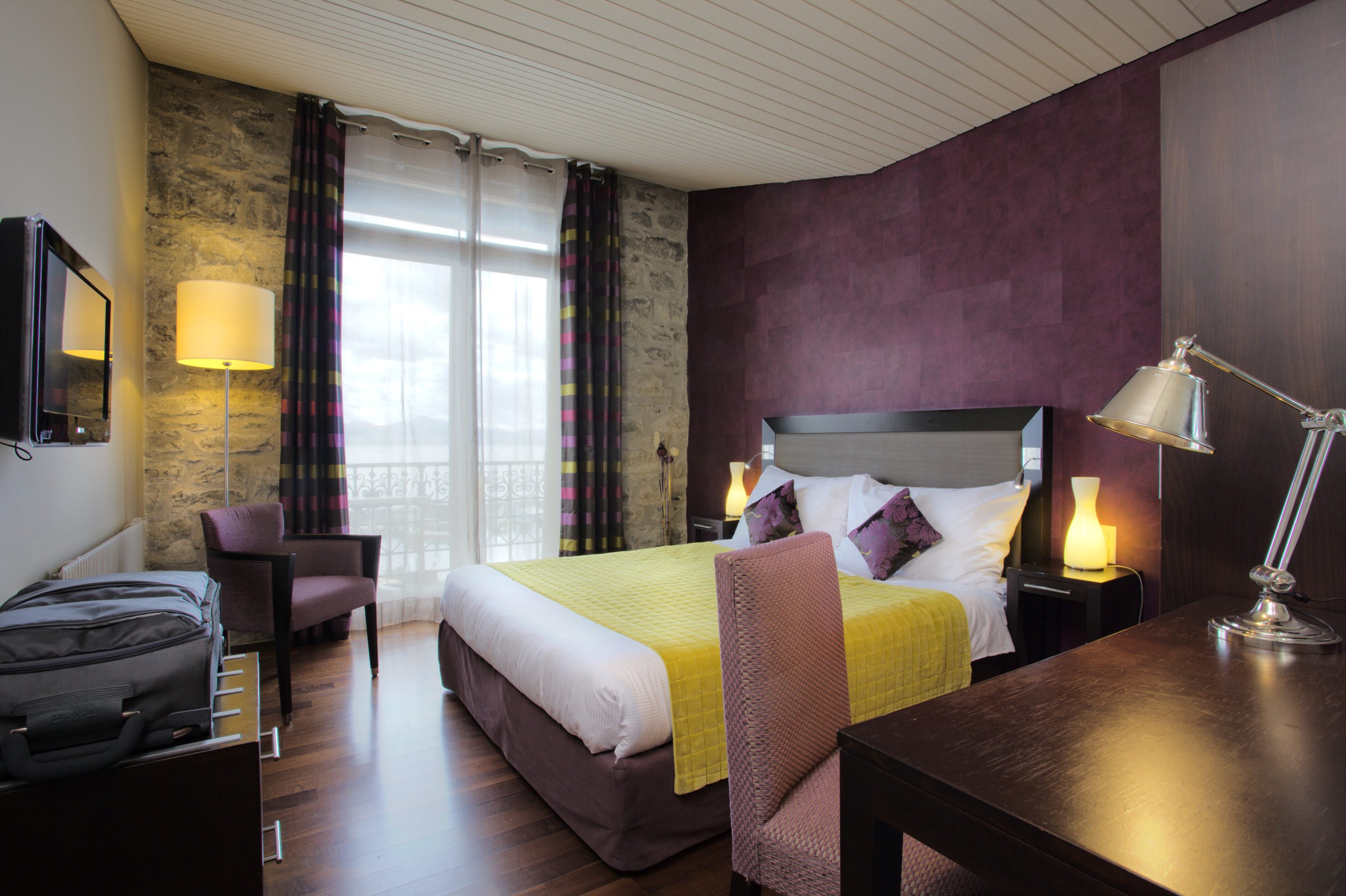 Chambre Sup Vue Directe Lac Et Balcon.jpg
