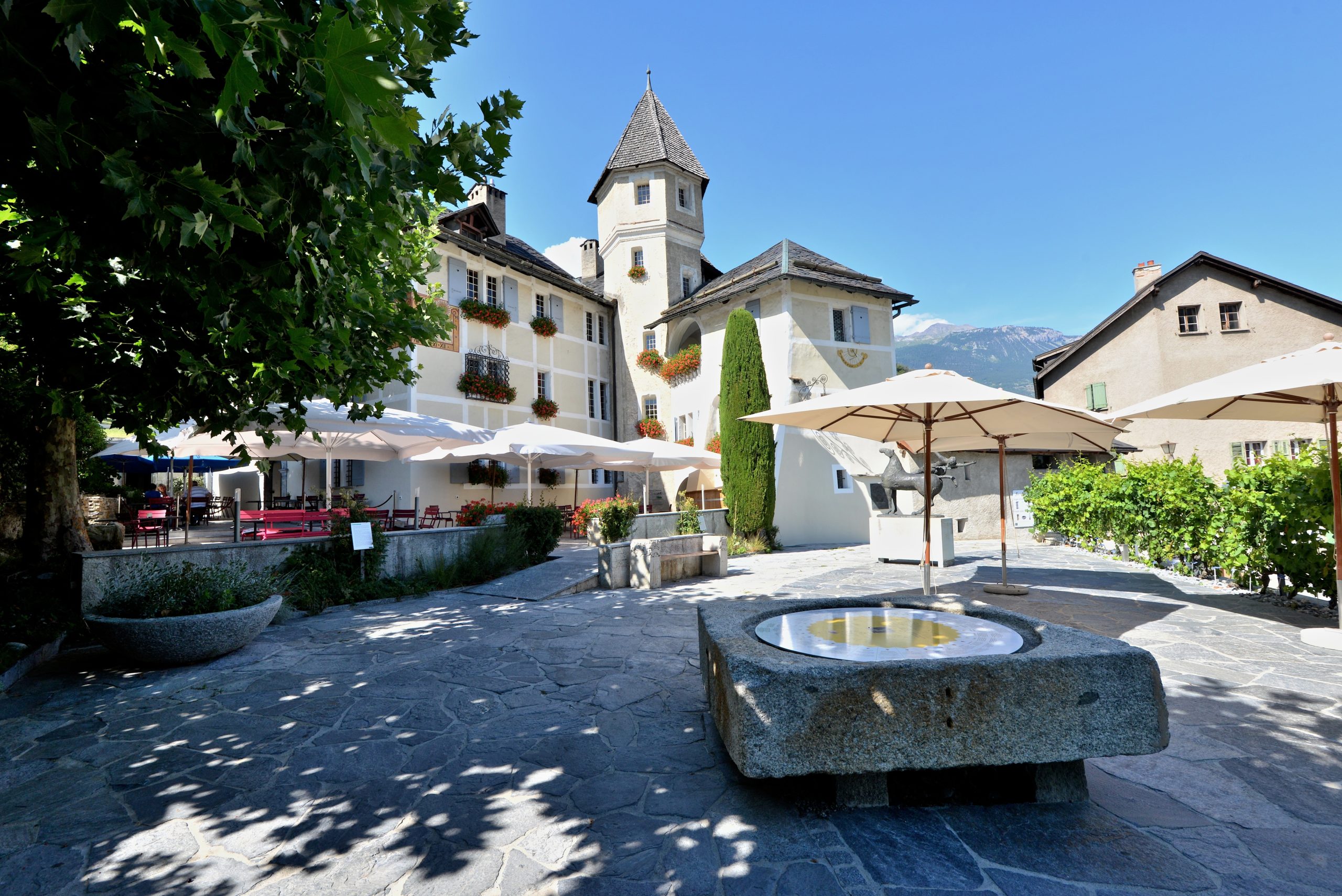 Chateau De Villa Sierre Batiment Exterieur.jpg