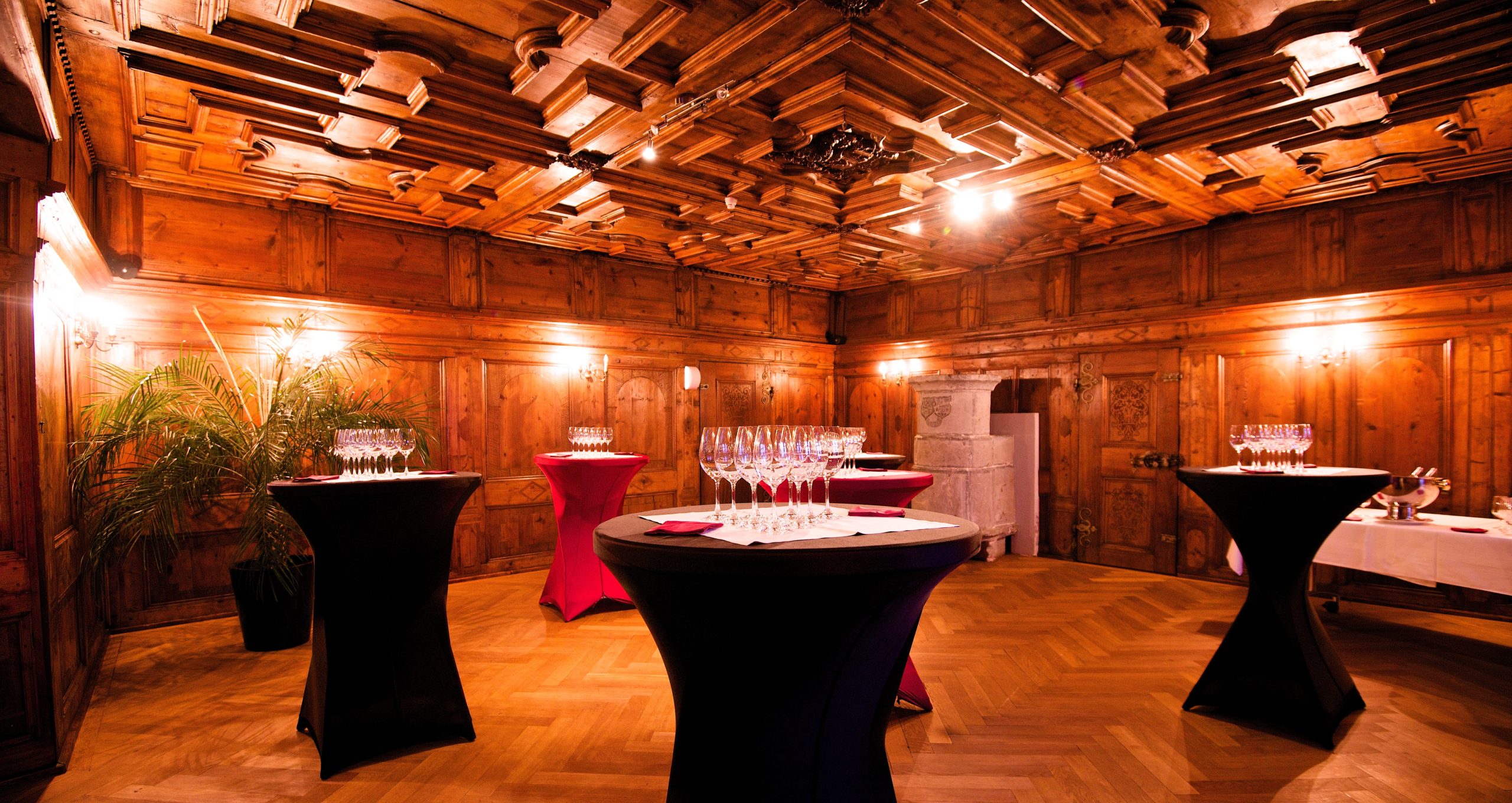 Chateau De Villa Sierre Salle Chevaliers Reunion.jpg
