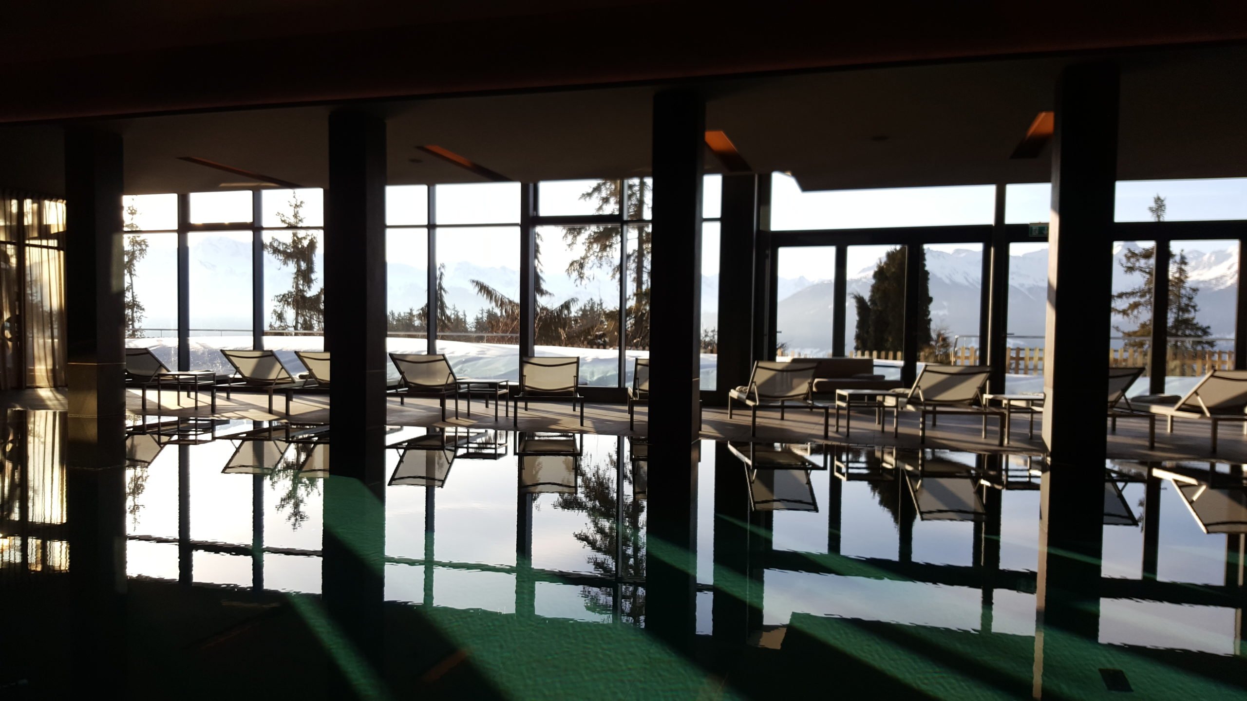 Crans Ambassodor Crans Montana Piscine Bis.jpg