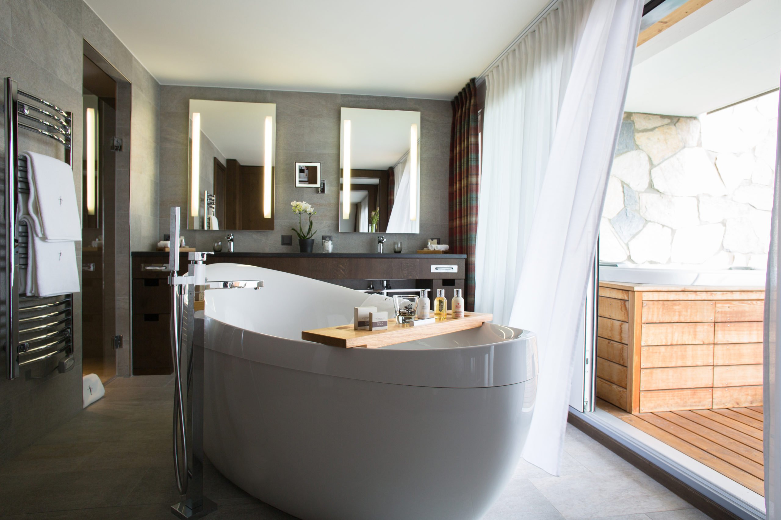 Crans Ambassodor Crans Montana Salle De Bains.jpg