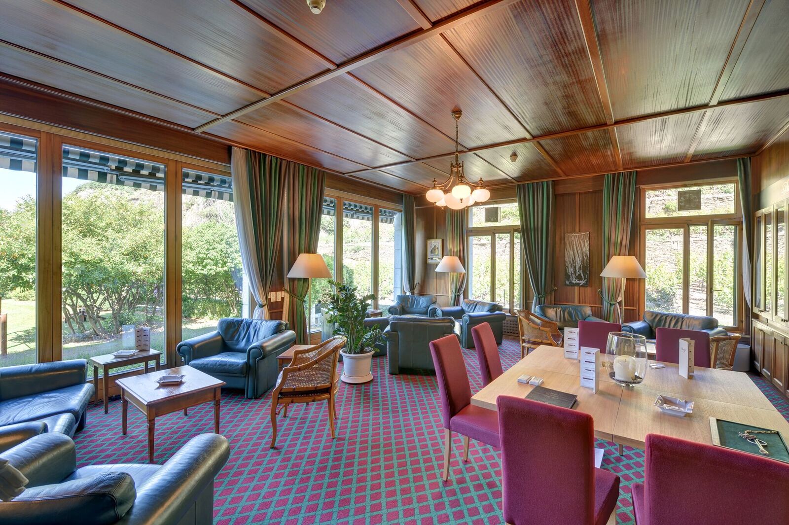 Hotel Des Vignes Uvrier Salon.jpg