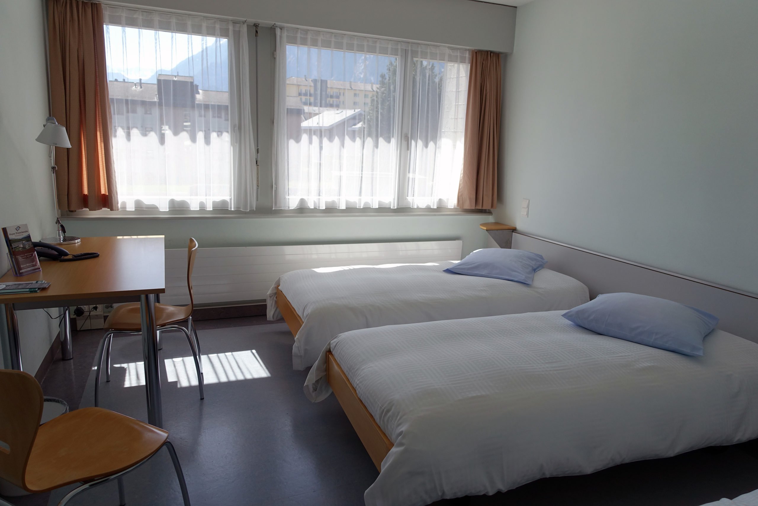Hotel J J Rousseau La Neuveville Chambre.jpg