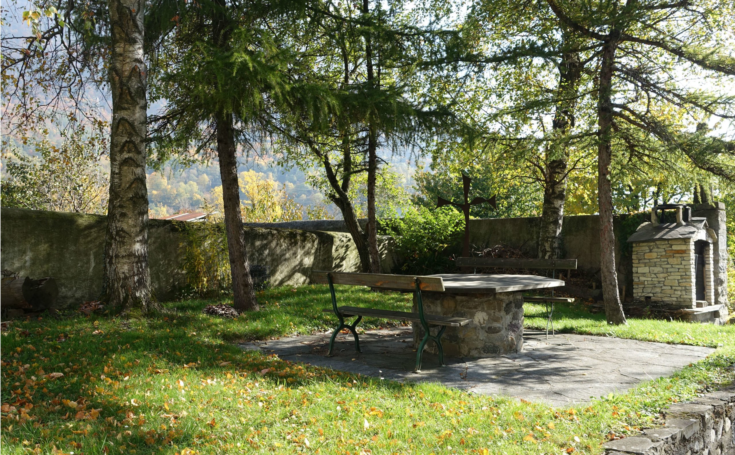 Hotel J J Rousseau La Neuveville Jardin Ret.jpg