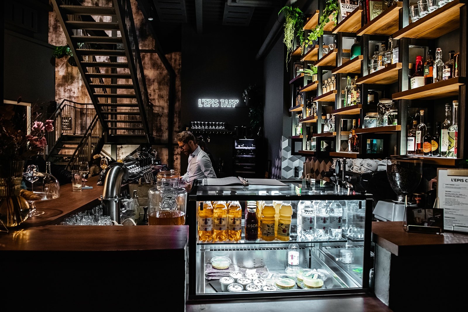 Epitaf Etagniere Bar.jpg