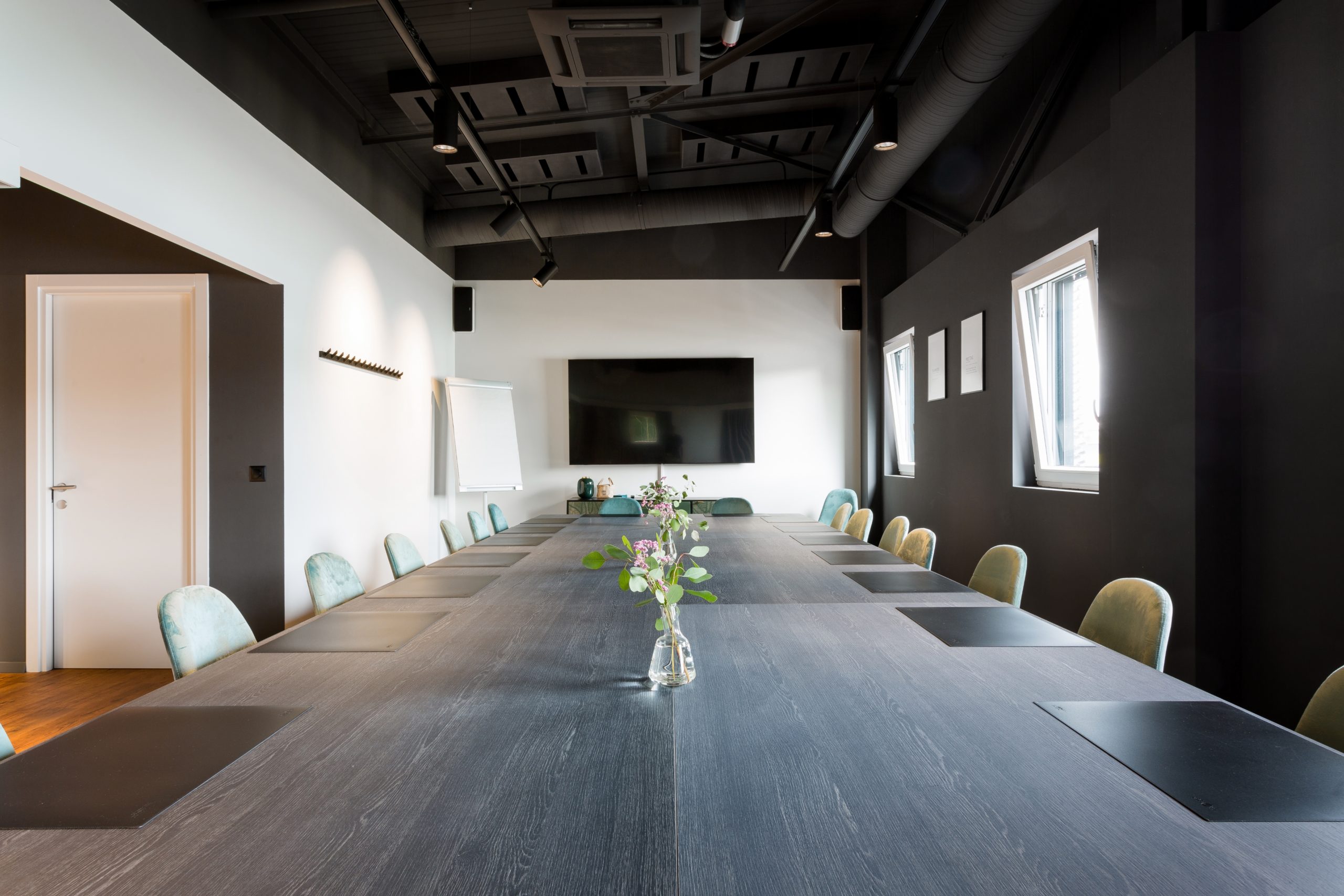 Epitaf Etagniere Salle De Seance.jpg