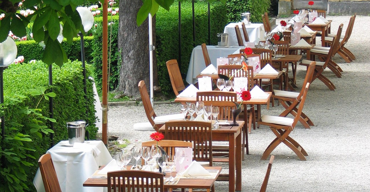 Neuchatel Hotel Dupeyrou Terasse.jpg