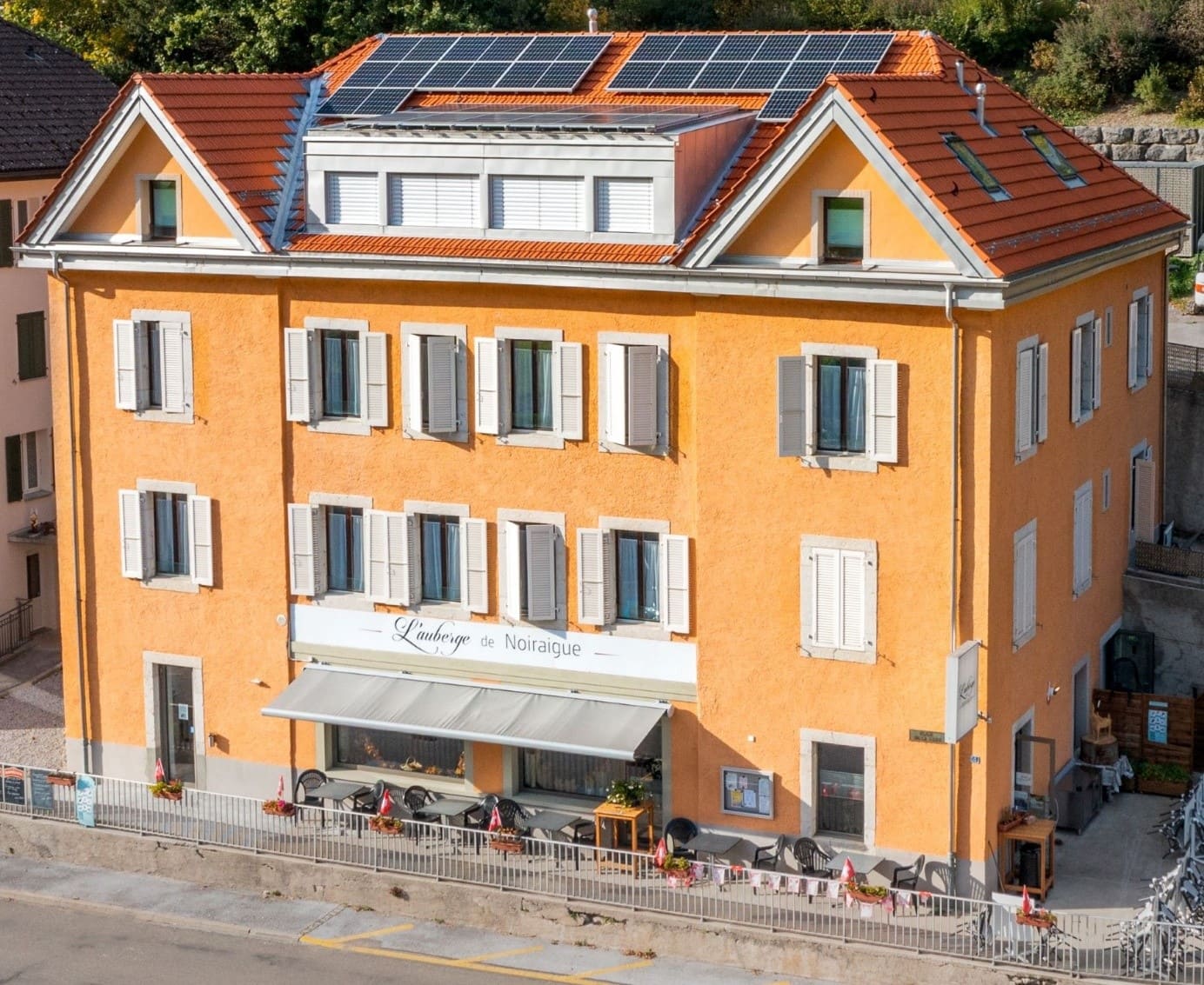 Auberge De Noiraigue Val De Travers Batiment
