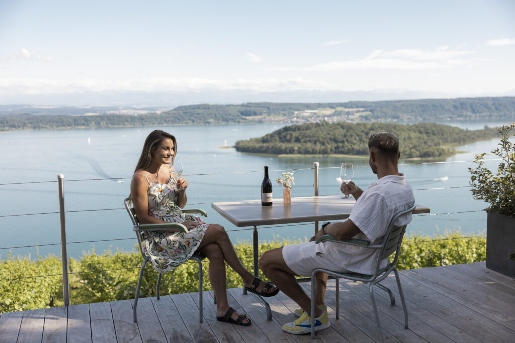 St 3x2 Lake Biel Wine Tasting 117298